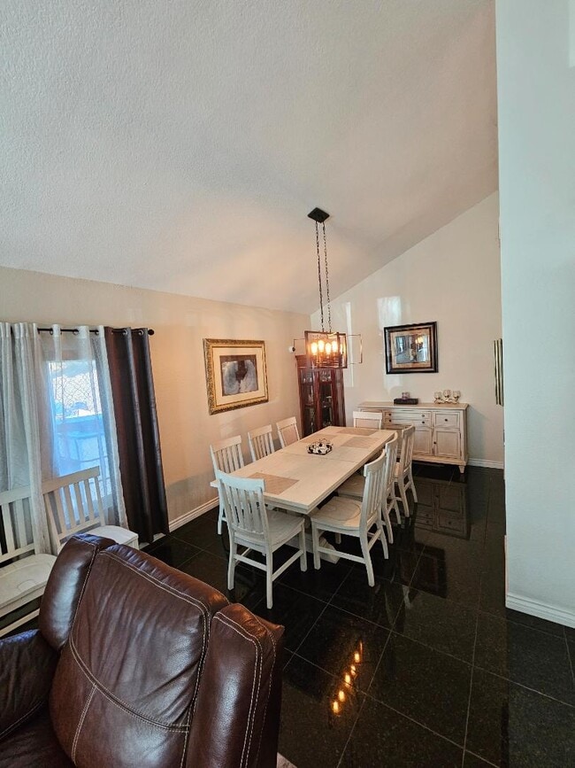 Building Photo - 1704 Horseshoe Ct