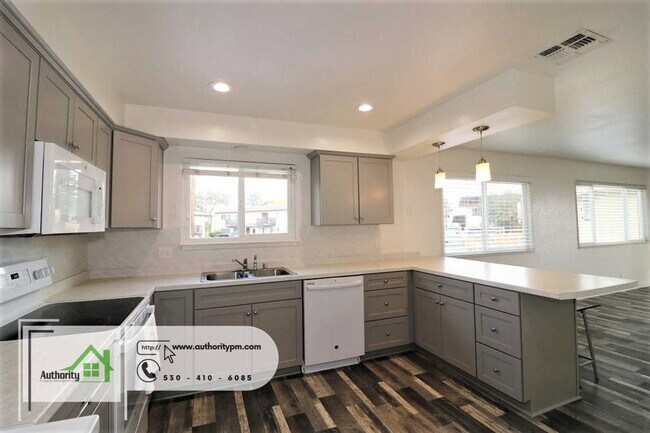 Building Photo - 4445 Dogwood Ln