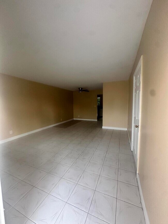 Building Photo - 5644 NW 14th Ct