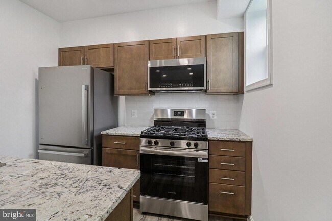 Building Photo - 303 Seaton Pl NE