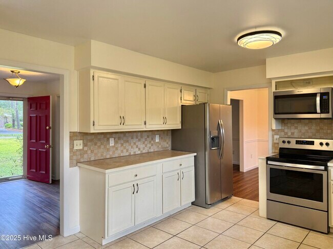 Building Photo - 502 Plantation Dr