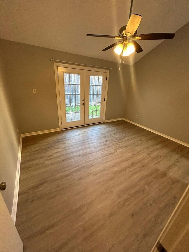 Building Photo - 972 333 1659