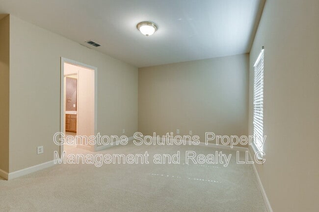 Building Photo - 1628 Brentwood Pointe