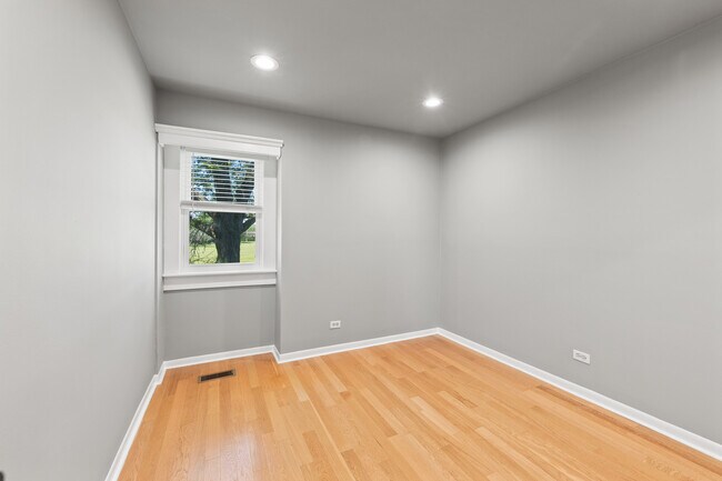 Building Photo - 260 Rodenburg Rd