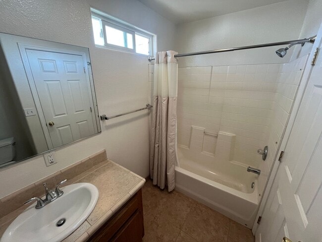 Building Photo - 1632 McClelland St