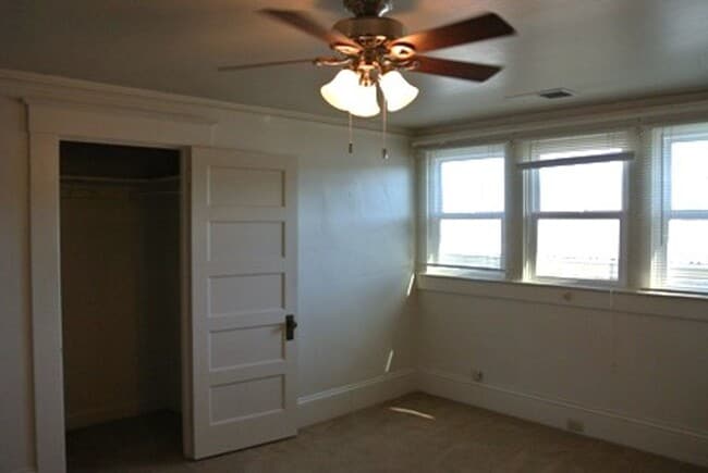 Building Photo - Charming Craftsman-Style 2BD/1BA Duplex – ...