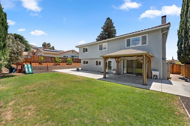 Building Photo - 3661 Slopeview Dr