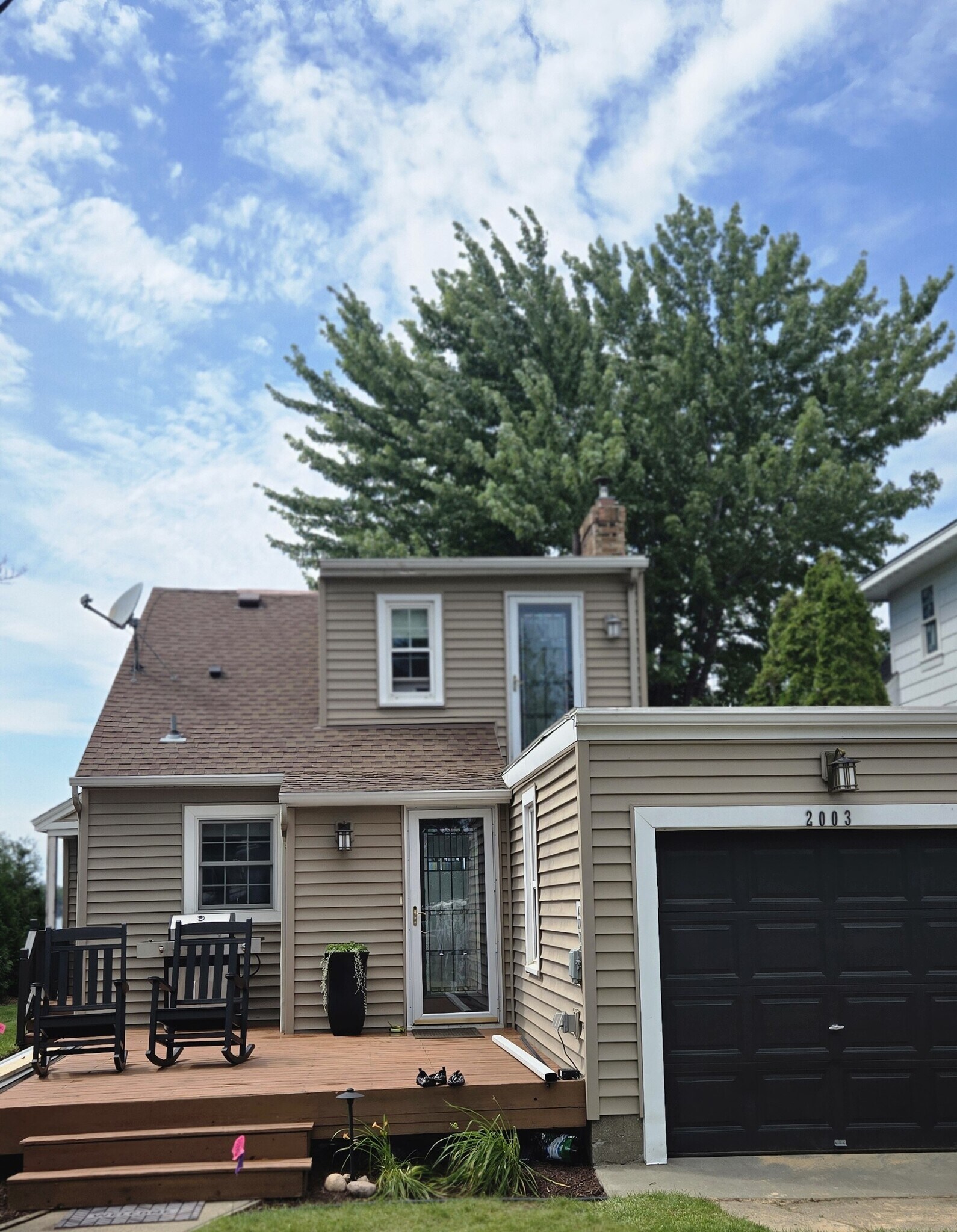 Charming Home - 2003 Arbor Ln