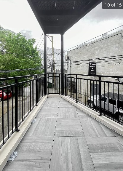 Building Photo - 1050 W Cornelia Ave