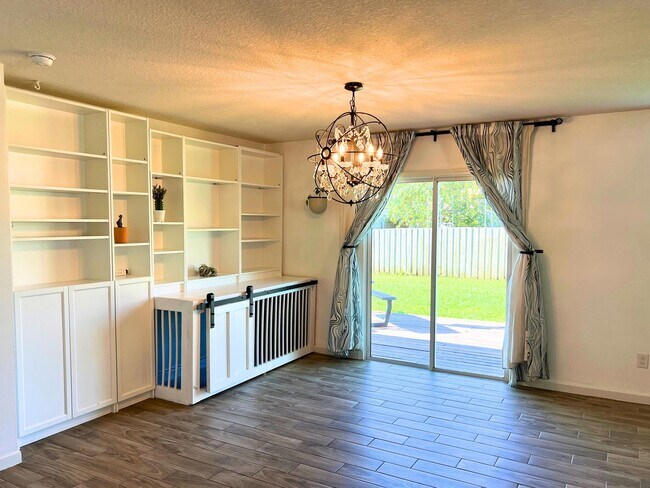 Building Photo - Stylish 4-Bedroom Home with Fenced Yard – ...
