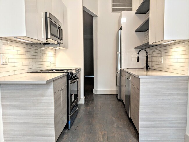 Building Photo - 18-28-28 George St