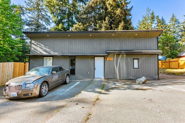 Building Photo - Waller Estates 4919-4929 Waller Road East