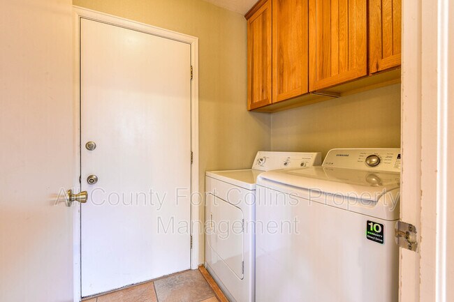 Building Photo - 3907 Benthaven St