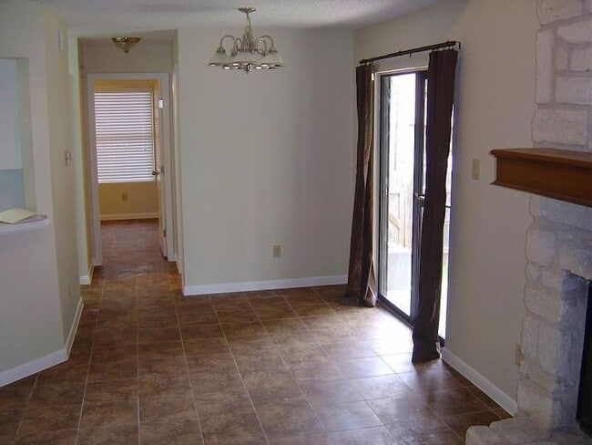 Building Photo - 1701 Horseshoe Cir