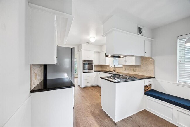 Building Photo - 12515 Woodthorpe Ln