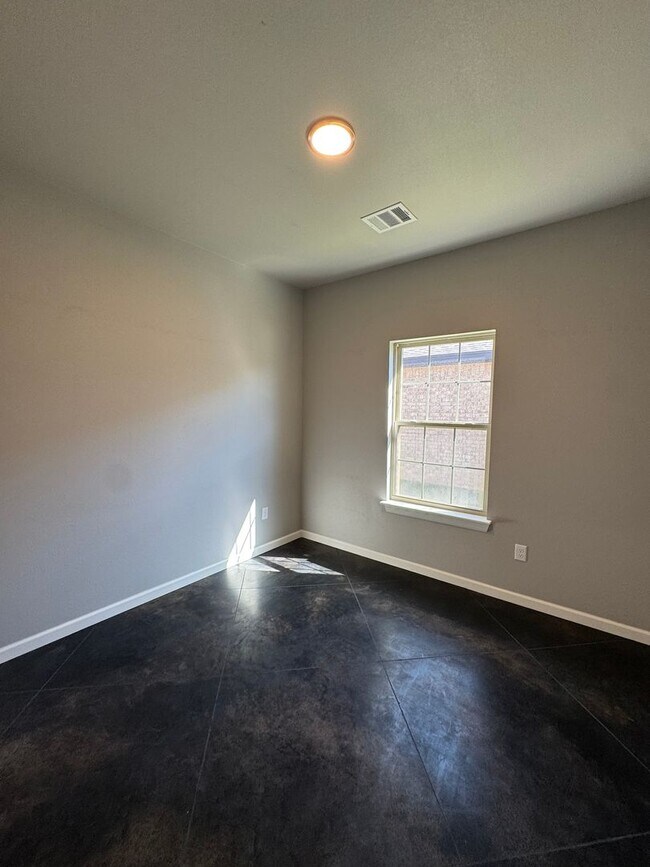 Building Photo - Located in Beacon Pointe!!!4bedrooms 2bathrooms 2 car garage NEWer Build 2025