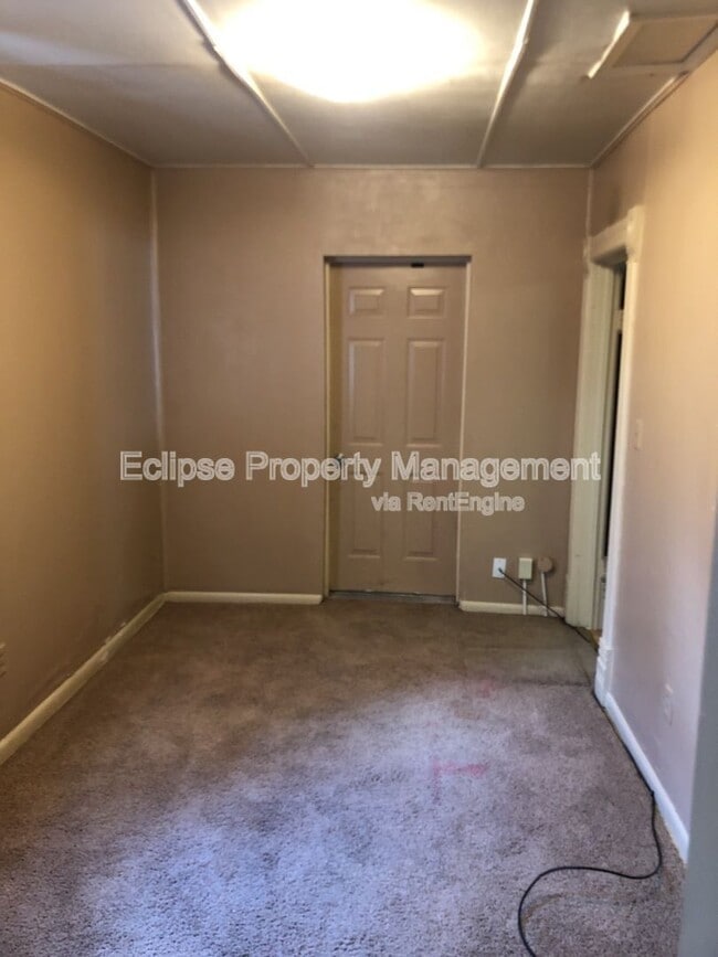 Building Photo - 721 3rd St