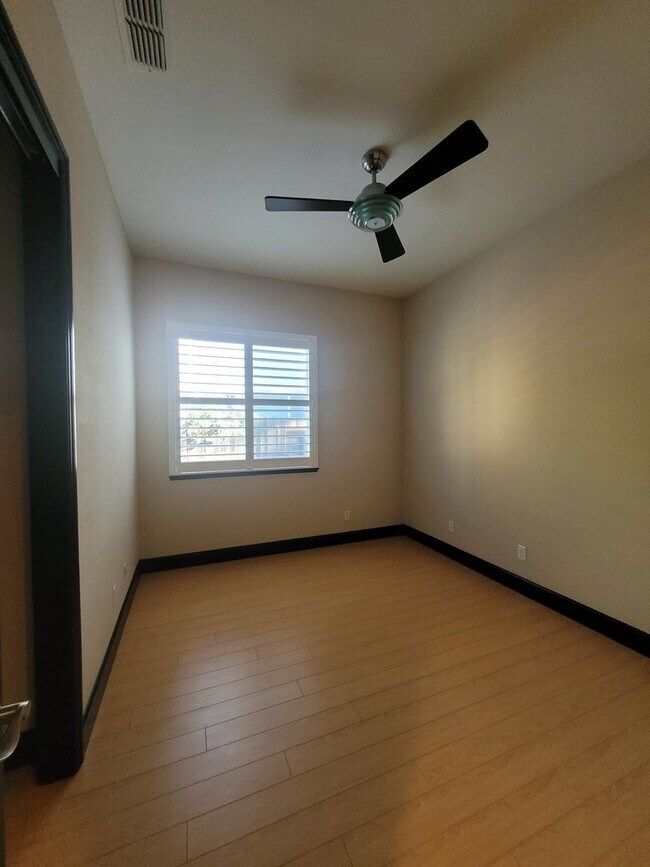 Building Photo - Lake front home in Westlake in Natomas, gated community