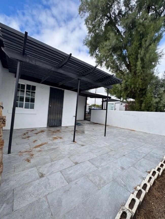 Building Photo - DHS6348