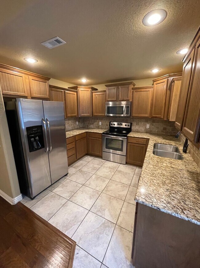 Building Photo - 405 Cherry St