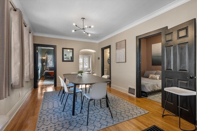 Building Photo - 340 E Clarence St