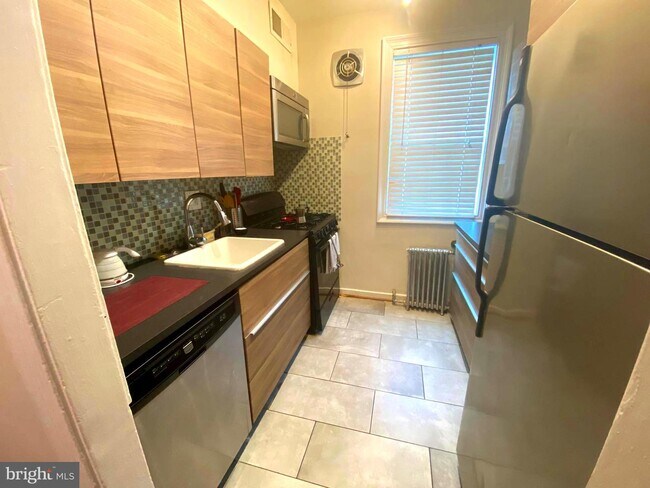 Building Photo - 903 S Frederick St