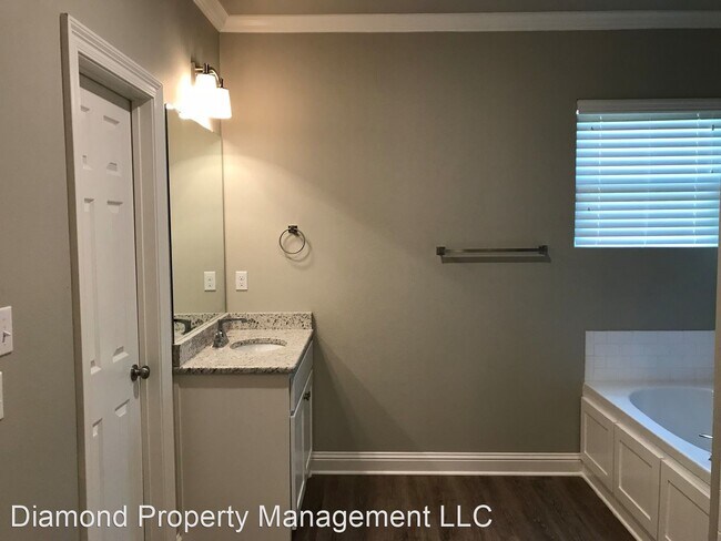 Building Photo - 3 br, 2.5 bath House - 507 Perfect Place