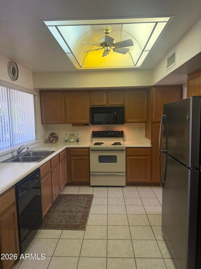 Building Photo - 14518 W Heritage Dr