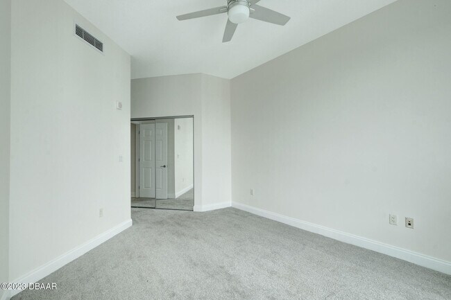 Building Photo - 241 Riverside Dr
