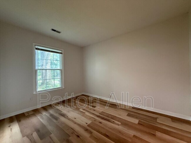 Building Photo - 105 Scottlynn Ct