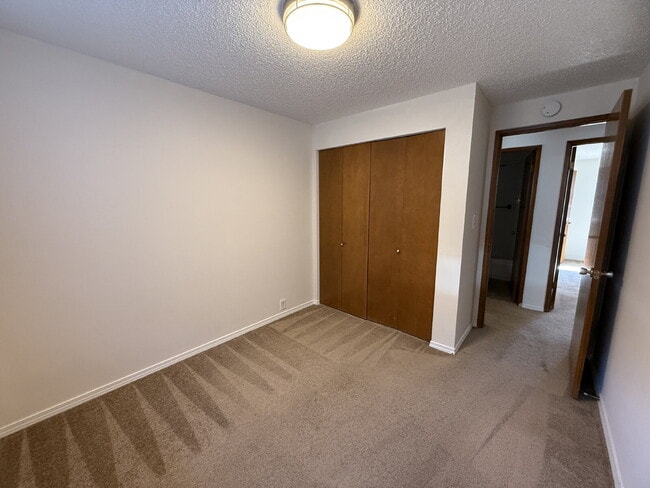 Building Photo - Spacious Home on Corner Lot Available!