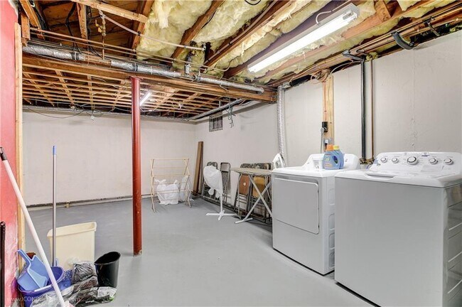 Building Photo - 4 Sagamore St