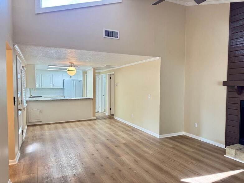 Building Photo - 1561 Arcadia Dr