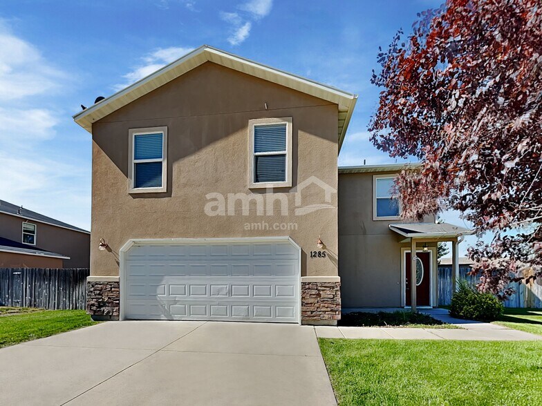 Primary Photo - 1285 N Meadowhills Ave