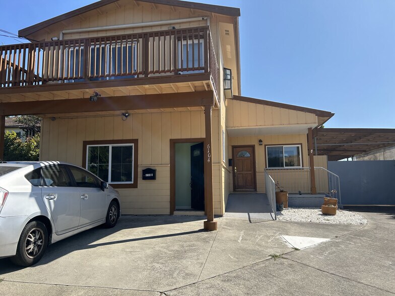 Building Photo - 6104 Bernhard Ave