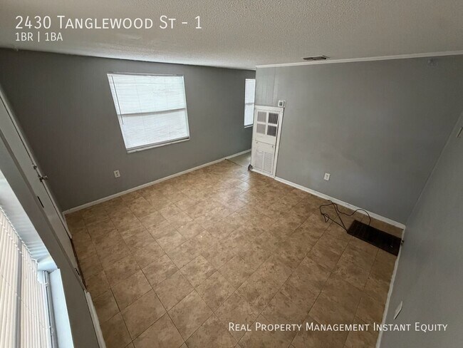 Building Photo - 2430 Tanglewood St