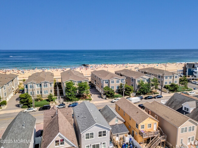 Building Photo - 239 Beach Front