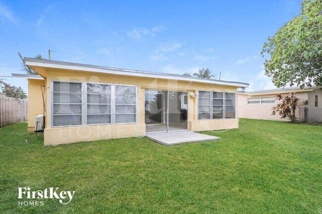 Building Photo - 6831 NW 25th Ct