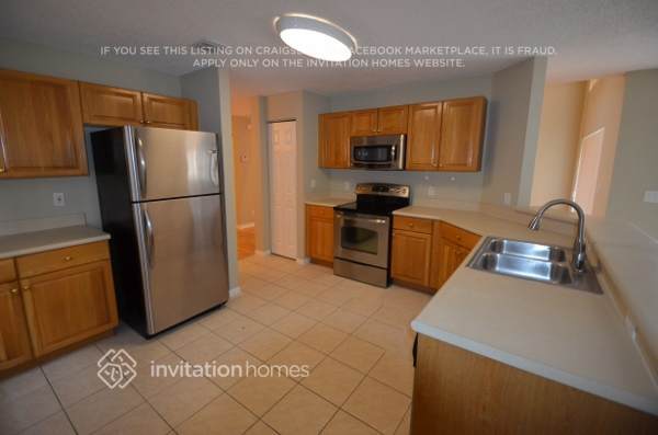 Building Photo - 2432 SW 161st Ave