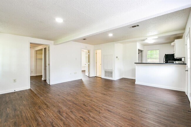 Building Photo - 24204 Linda Ln