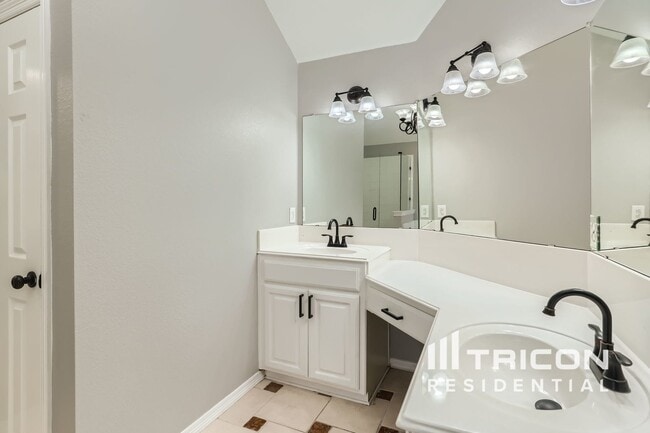 Building Photo - 1705 Alpine Dr