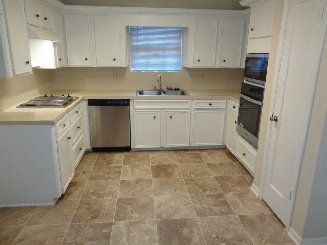 Building Photo - 6611 Grove Field Ln