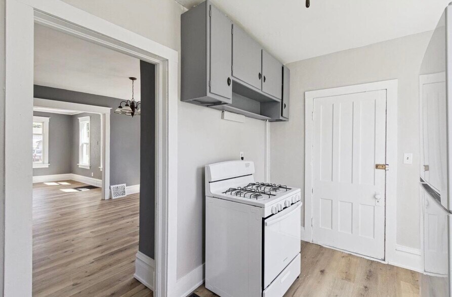 Building Photo - 1115 Laurel Ave