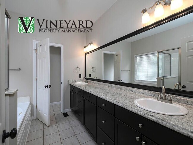 Building Photo - 255 Henson Way