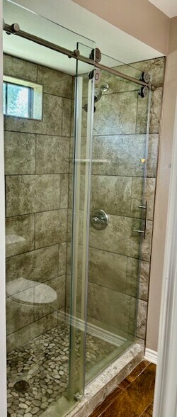 master bath - 118 Susan St