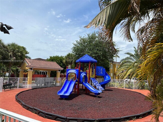 Building Photo - 731 SE 1st St