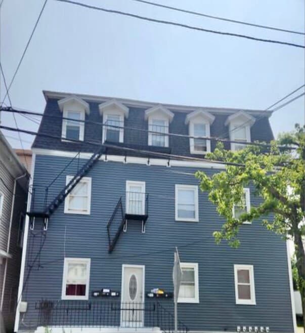 Building Photo - 81 Putnam St