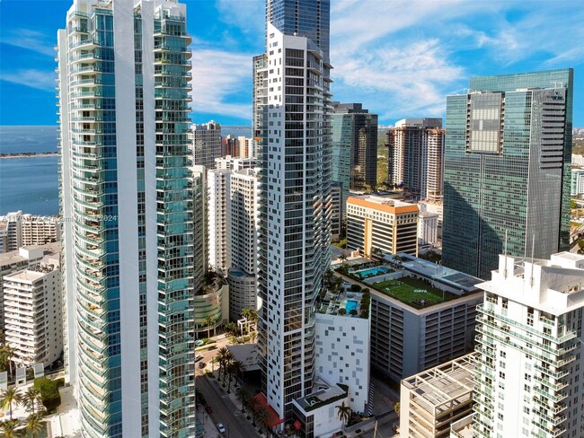 Building Photo - 1300 Brickell Bay Dr