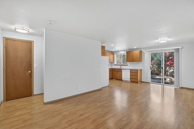 Building Photo - Great 2 story Townhome with Garage!