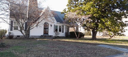 Building Photo - 4 Bedroom 2 Bath home in North Chattanooga...